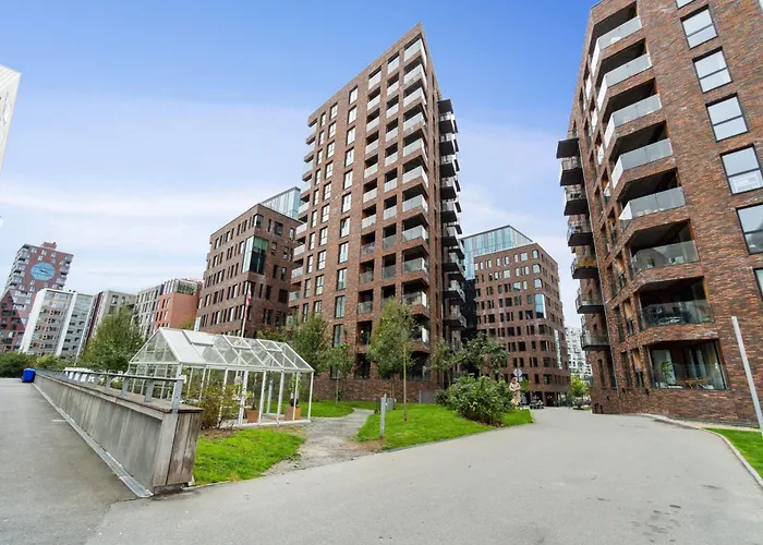 Best Private Seaview Apartment - 2 Balconies, 11Th Floor, Elevator, Friendly Lively Area