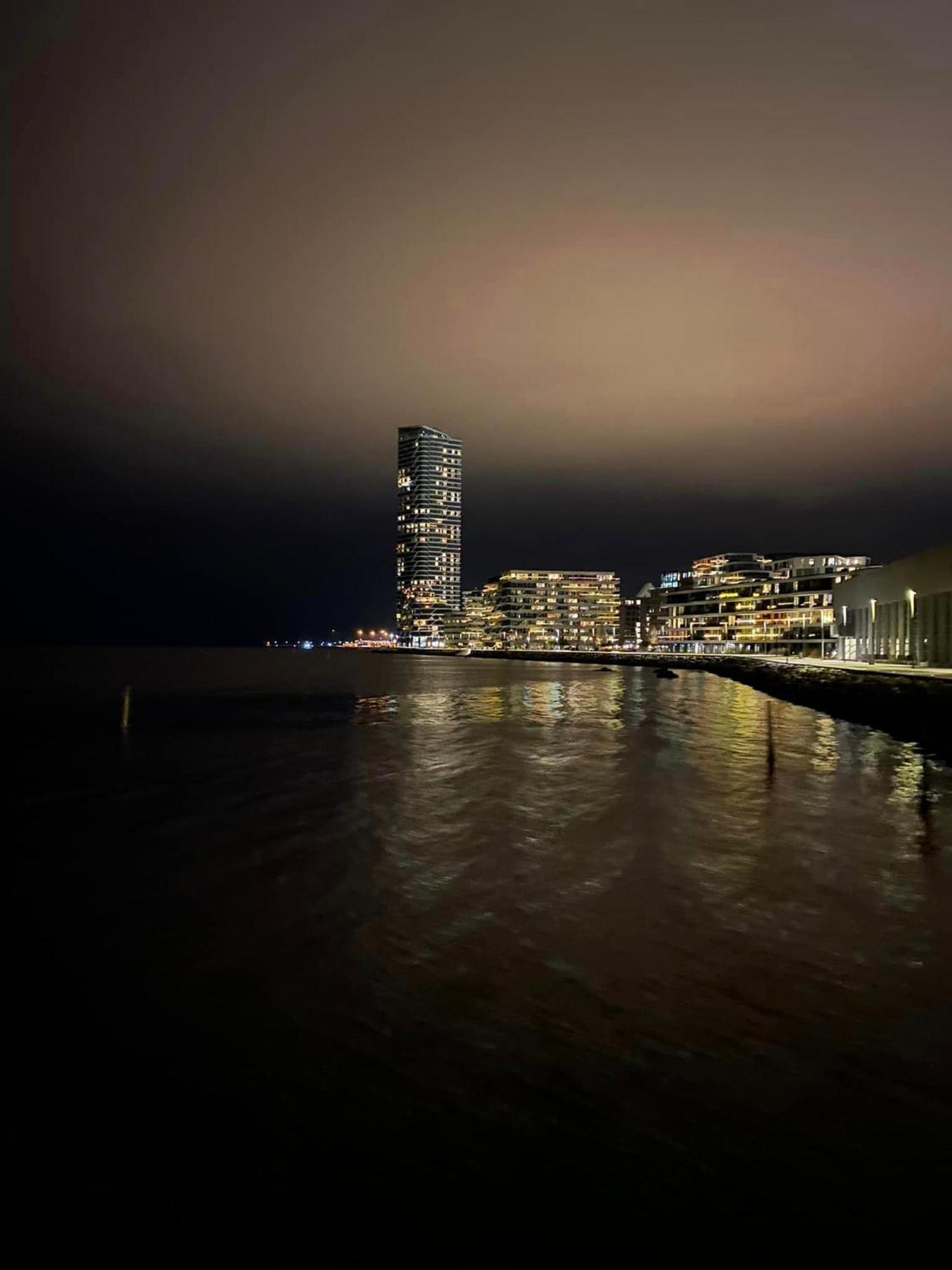 Appartement Private Seaview - 2 Balconies, 11th Floor, Elevator, Friendly Lively Area Århus