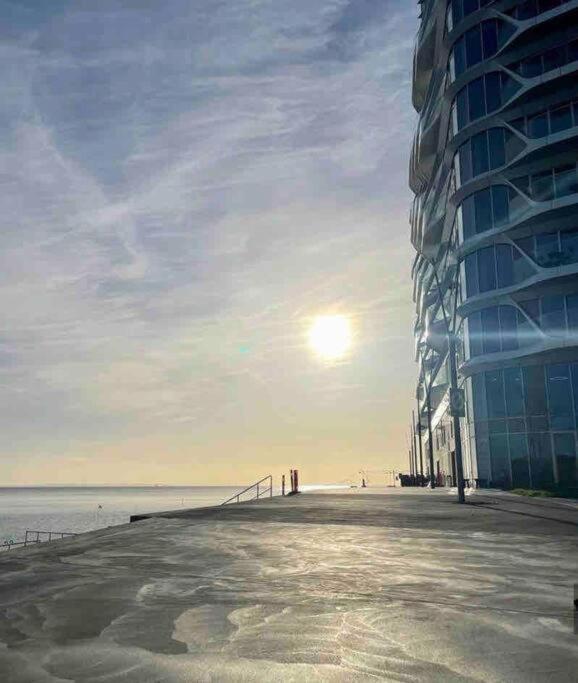 Private Seaview - 2 Balconies, 11th Floor, Elevator, Friendly Lively Area Appartement *