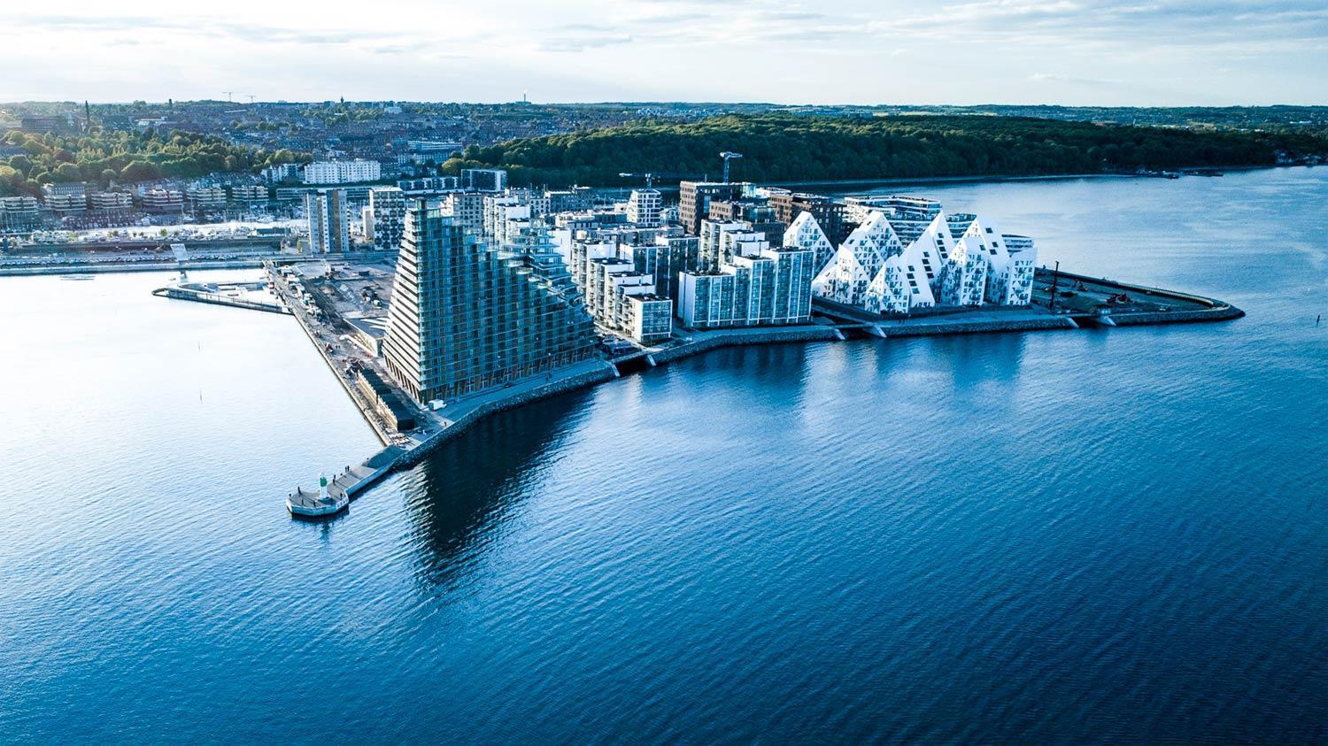 Private Seaview - 2 Balconies, 11th Floor, Elevator, Friendly Lively Area Appartement Århus