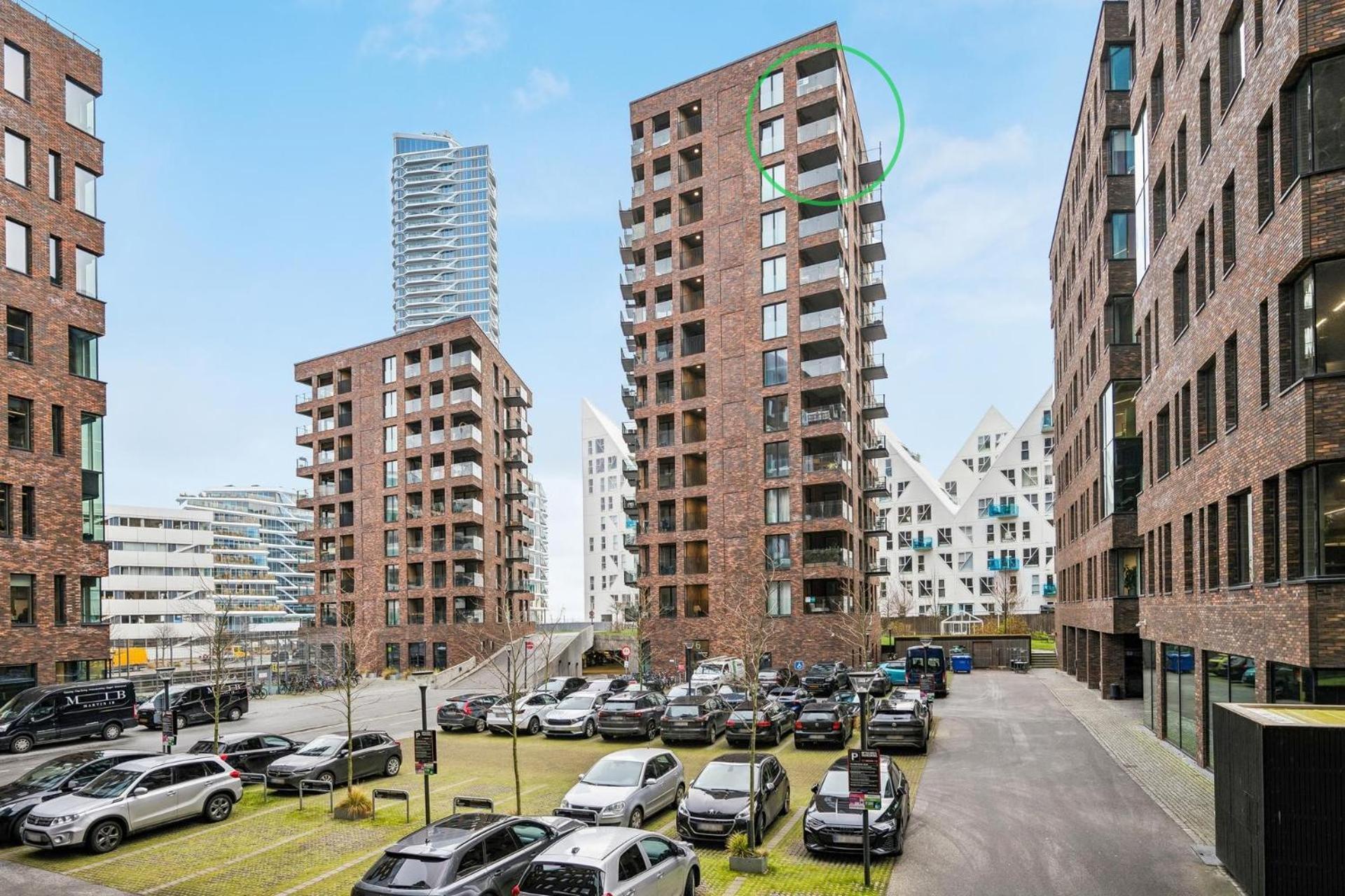 Private Seaview - 2 Balconies, 11th Floor, Elevator, Friendly Lively Area *